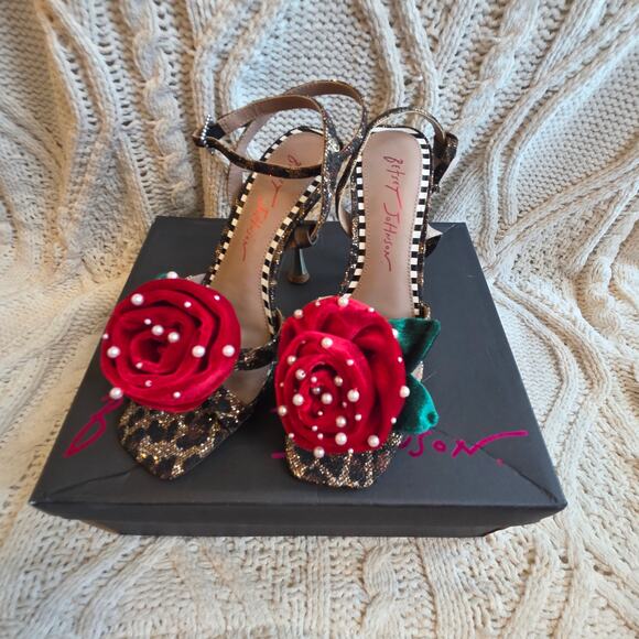 NIB Betsey Johnson Women's Carlos Rose Flower Boho Dress Sandals 6 Leopard Red - Picture 2 of 7
